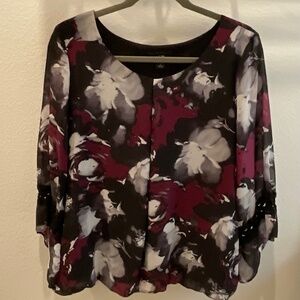 AGB black and burgundy blouse with flowy sleeves